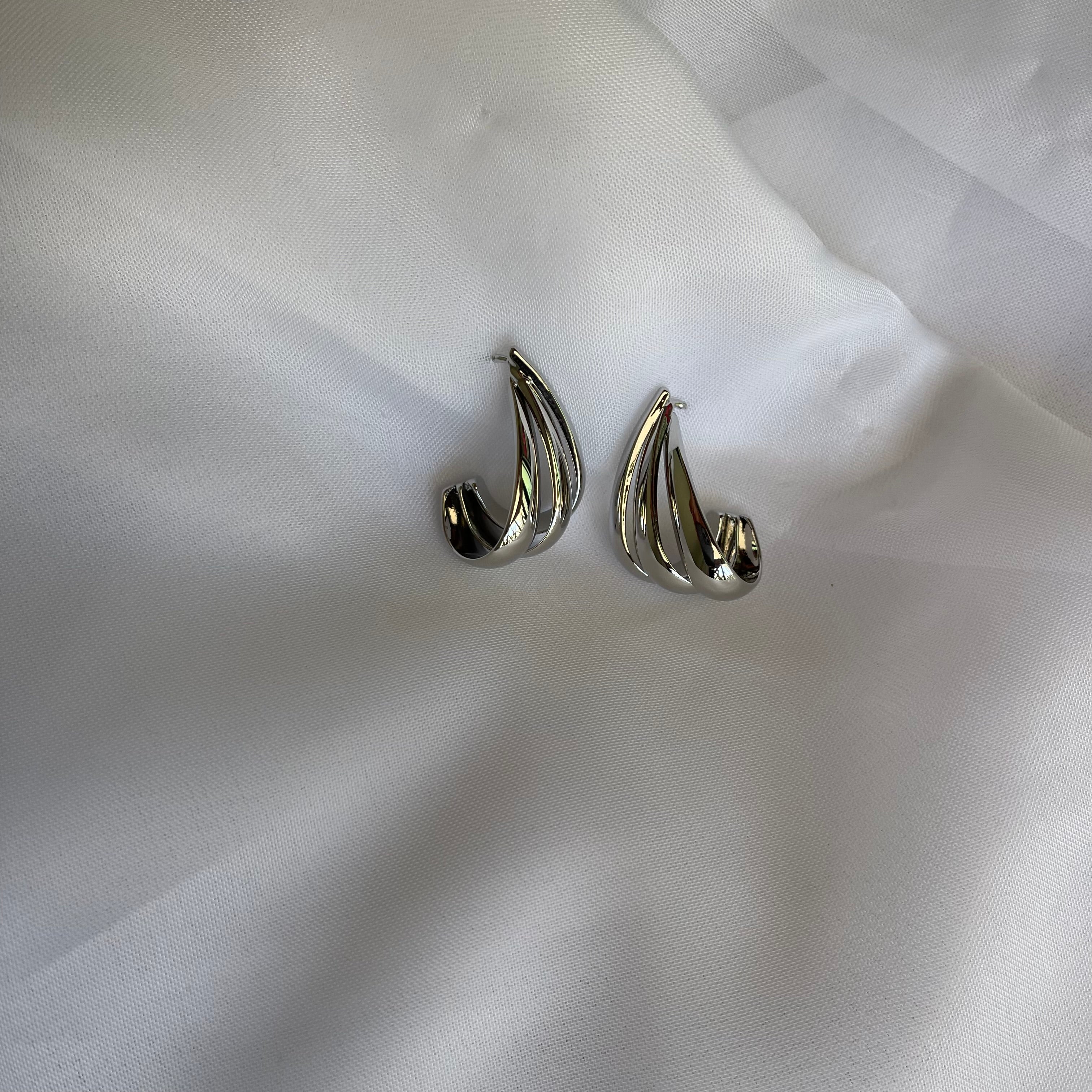 Aretes arracada doble lazo