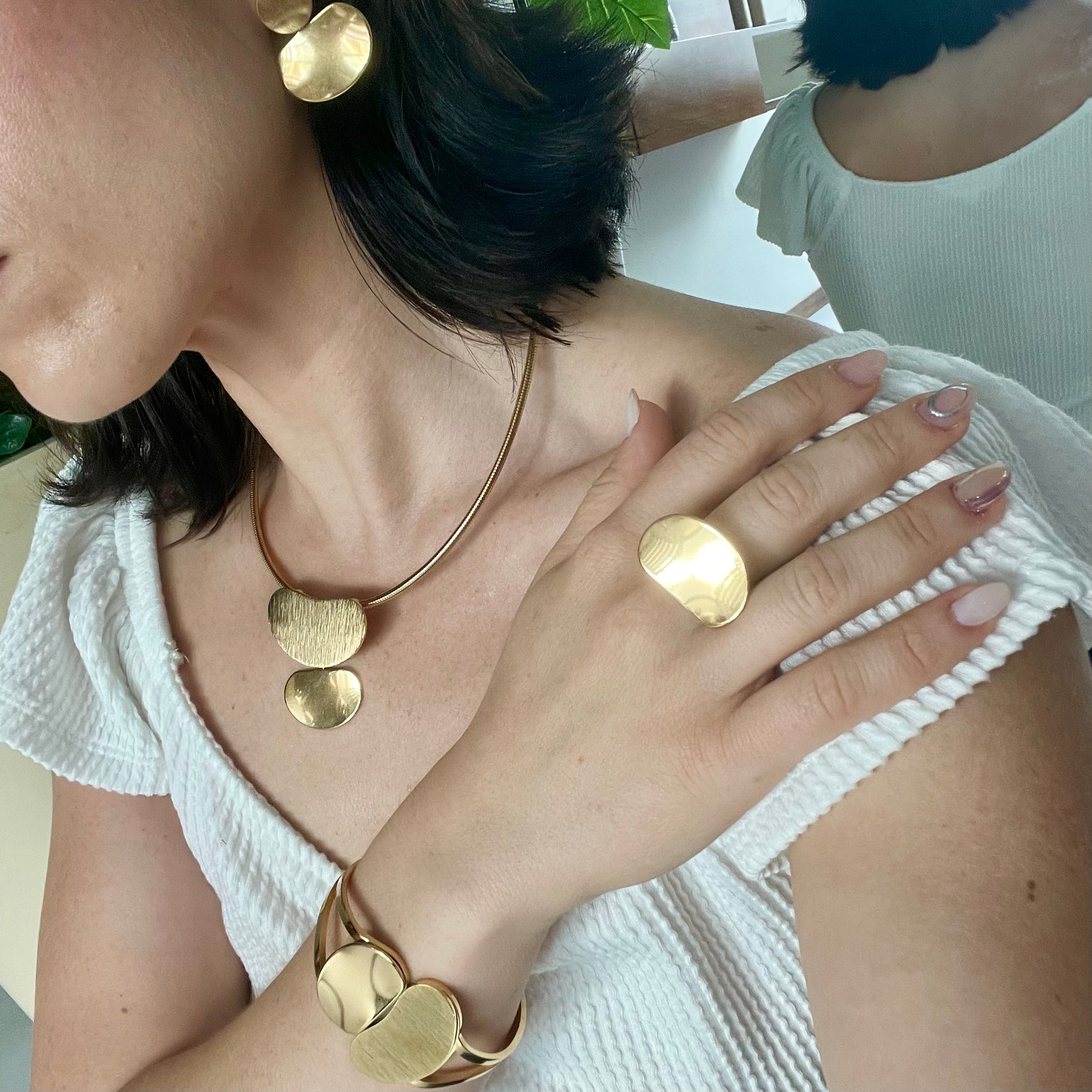 Collar 5 piezas almendra oro