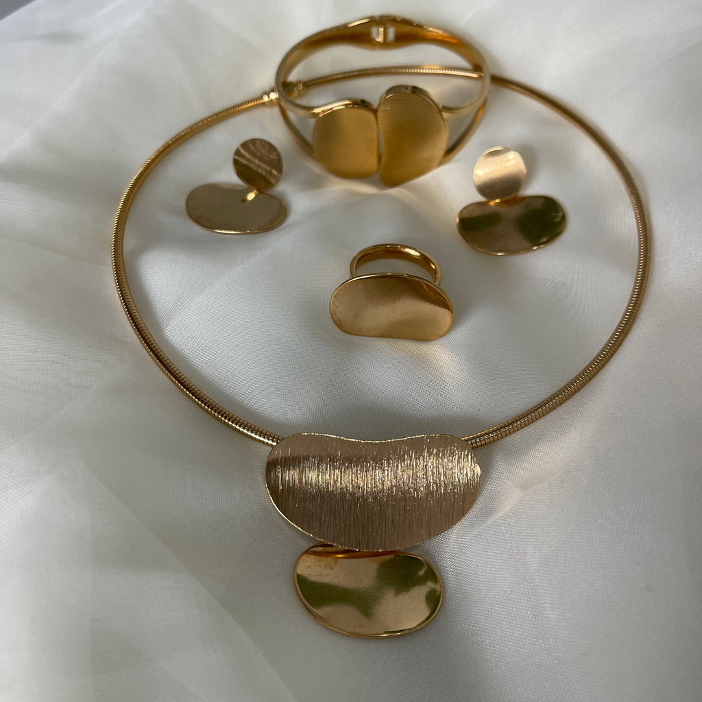 Collar 5 piezas almendra oro