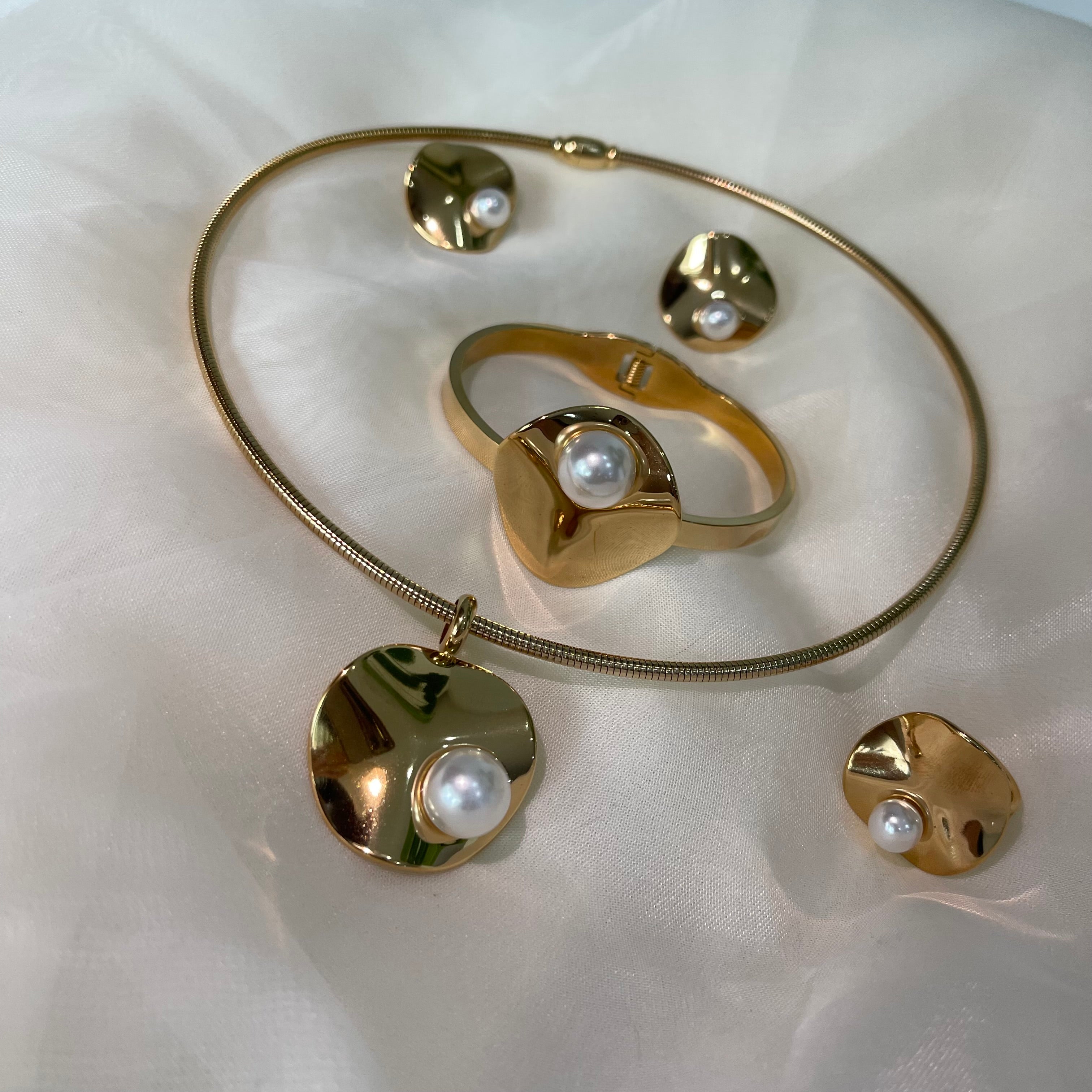 Collar 5 piezas perla oro